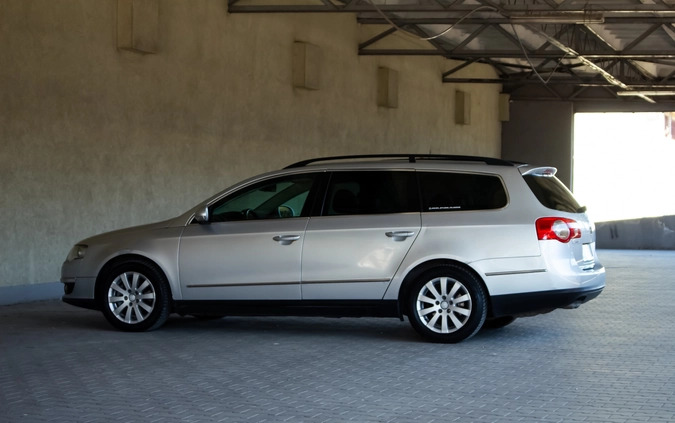 Volkswagen Passat cena 17900 przebieg: 400213, rok produkcji 2010 z Radom małe 704